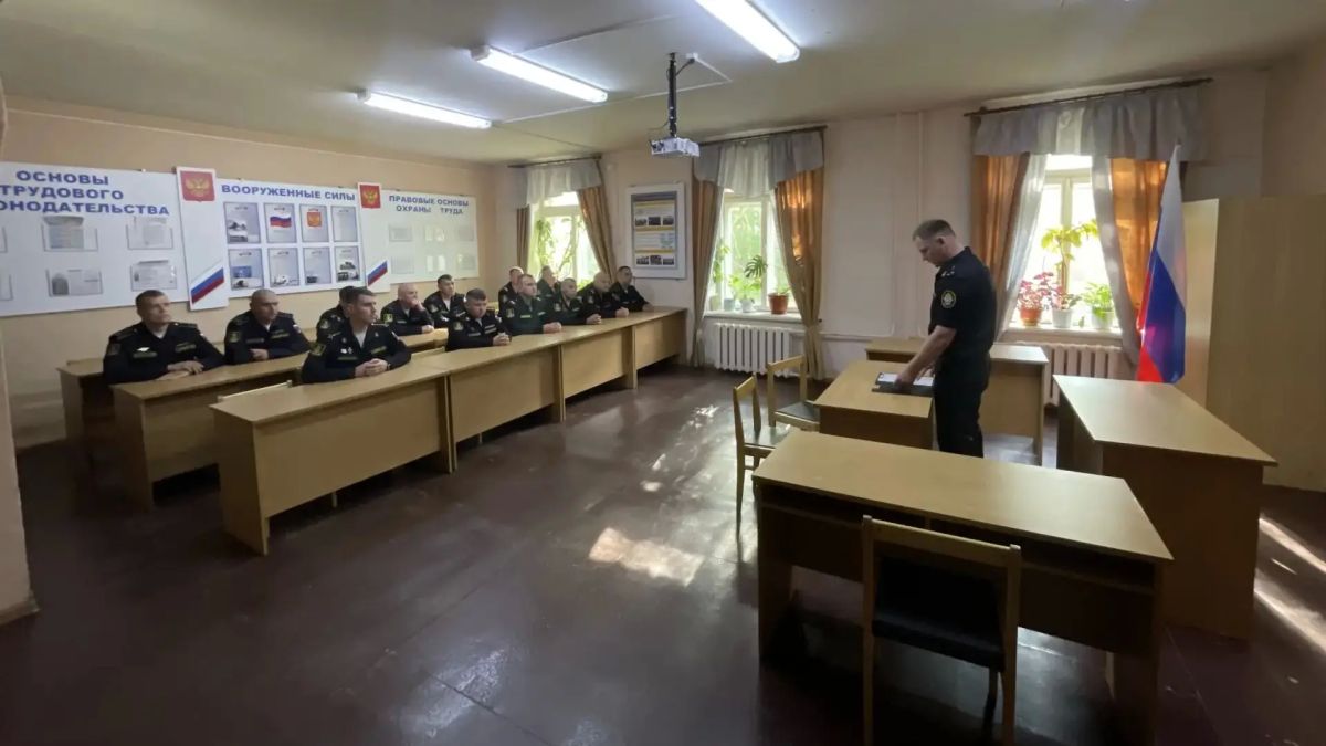 Военные следователи Северодвинска и Гаджиево провели Дни правовых знаний в подшефных воинских частях Военные следователи Северодвинска и Гаджиево провели Дни правовых знаний в подшефных воинских частях