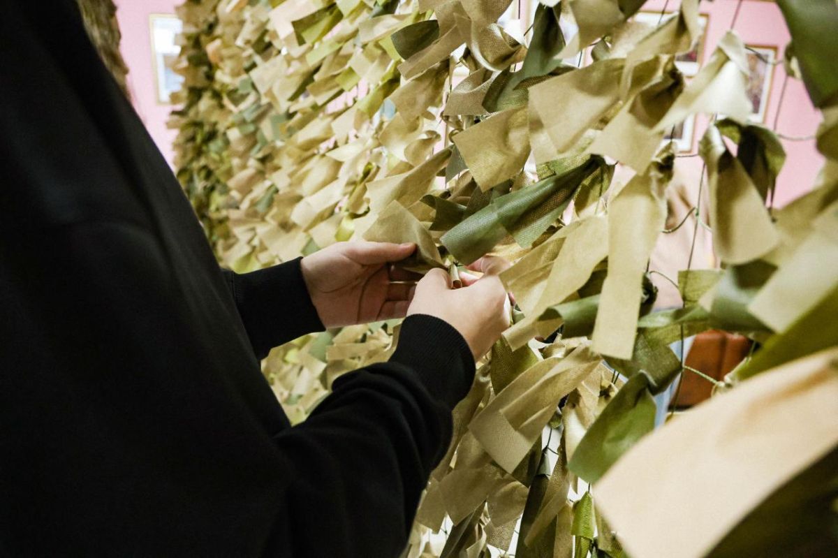 Школьники Новой Земли сплели маскировочные сети Школьники Новой Земли сплели маскировочные сети