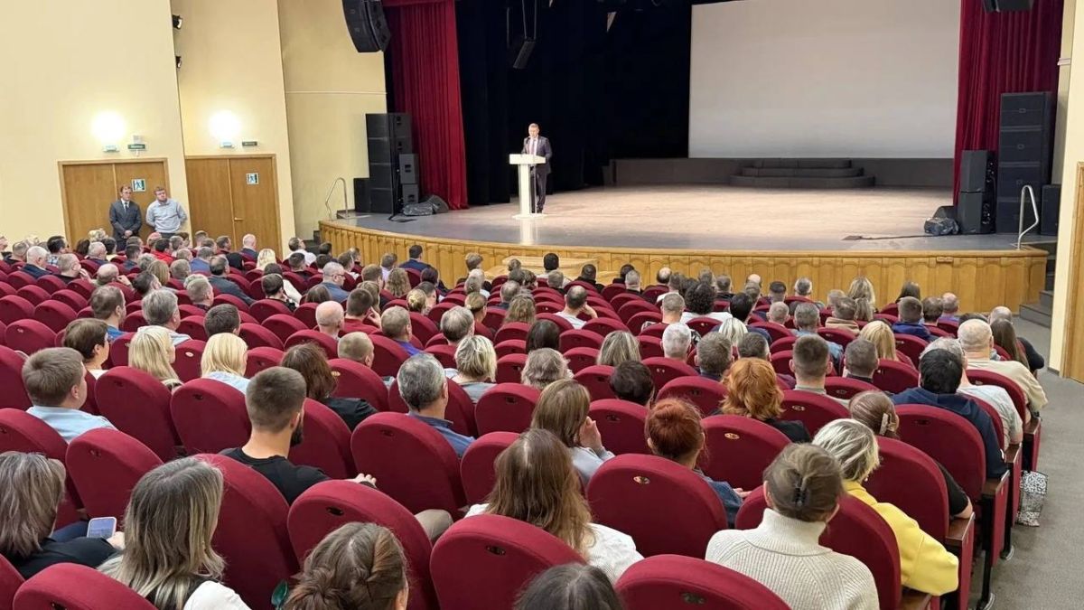 Игорь Арсентьев: Встретился с работниками ОСК «Звёздочка»: люди поднимают не только большие городские темы, но и конкретные вопросы, с которыми сталкиваются каждый день Игорь Арсентьев: Встретился с работниками ОСК «Звёздочка»: люди поднимают не только большие городские темы, но и конкретные вопросы, с которыми сталкиваются каждый день