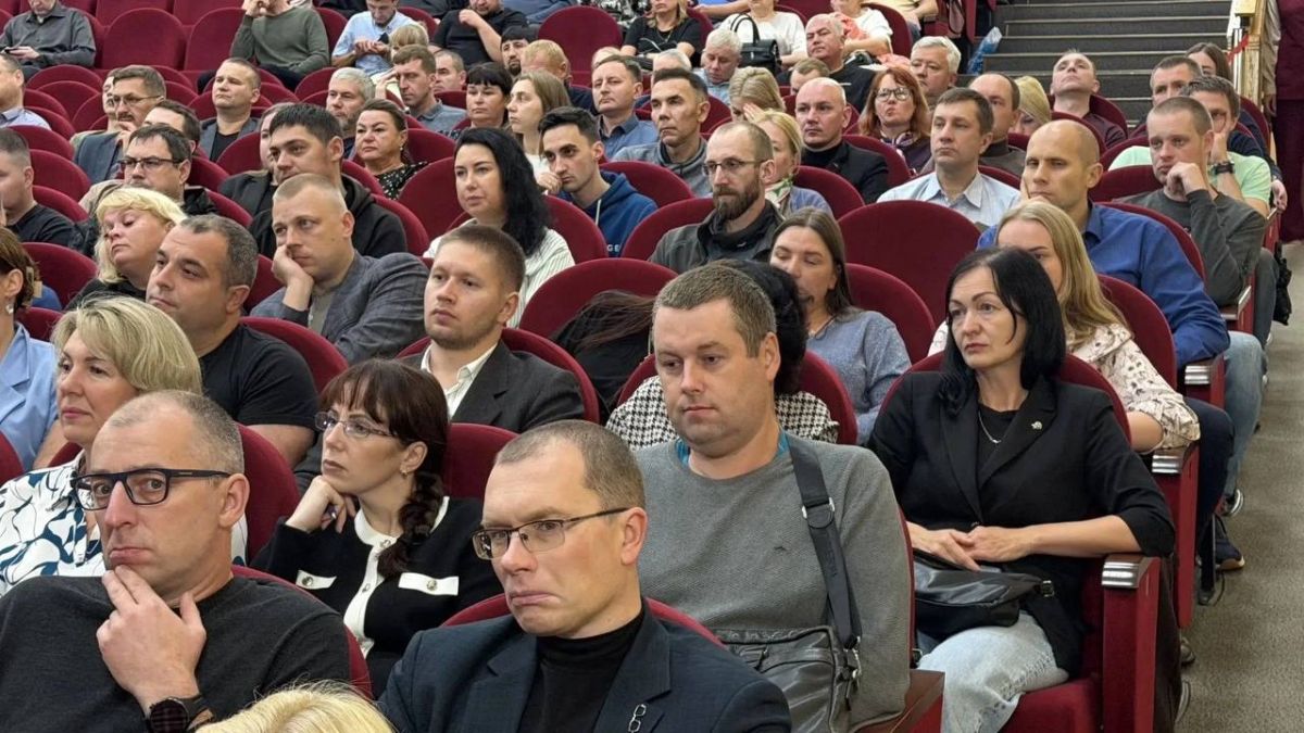 Игорь Арсентьев: Встретился с работниками ОСК «Звёздочка»: люди поднимают не только большие городские темы, но и конкретные вопросы, с которыми сталкиваются каждый день Игорь Арсентьев: Встретился с работниками ОСК «Звёздочка»: люди поднимают не только большие городские темы, но и конкретные вопросы, с которыми сталкиваются каждый день