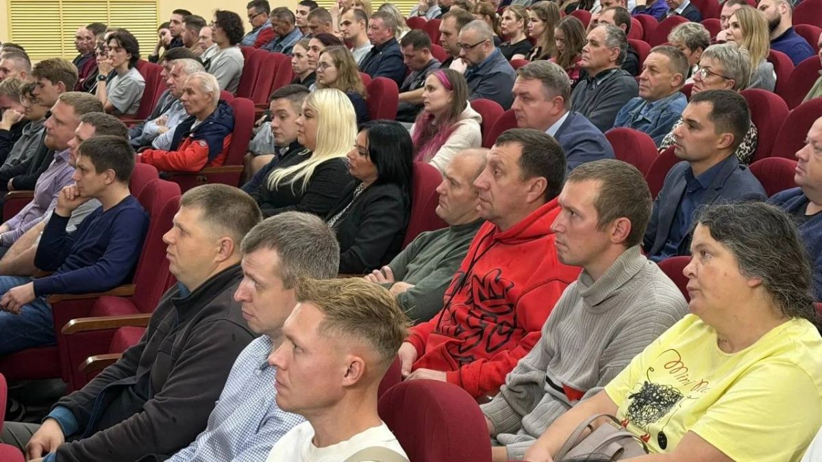 Игорь Арсентьев: Встретился с работниками ОСК «Звёздочка»: люди поднимают не только большие городские темы, но и конкретные вопросы, с которыми сталкиваются каждый день Игорь Арсентьев: Встретился с работниками ОСК «Звёздочка»: люди поднимают не только большие городские темы, но и конкретные вопросы, с которыми сталкиваются каждый день