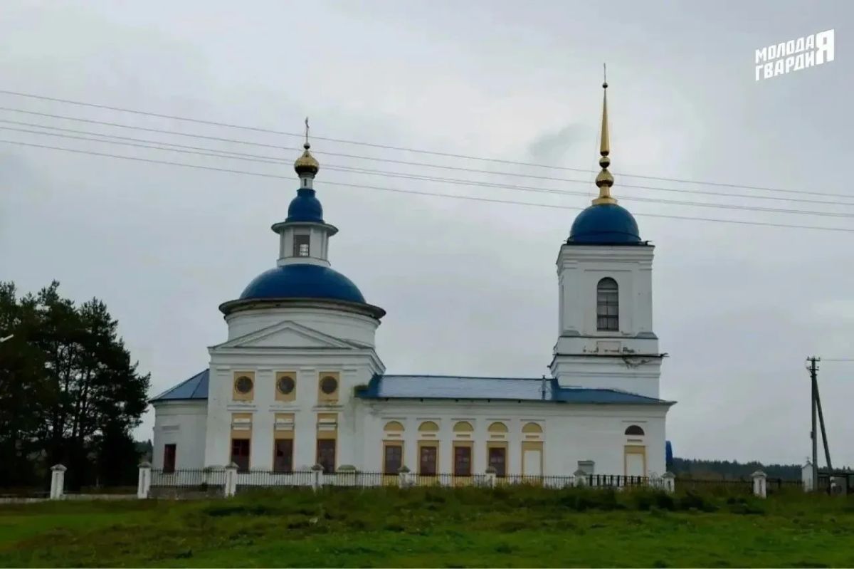У Спасо-Преображенского храма в деревне Папинская Коношского округа прошёл субботник У Спасо-Преображенского храма в деревне Папинская Коношского округа прошёл субботник