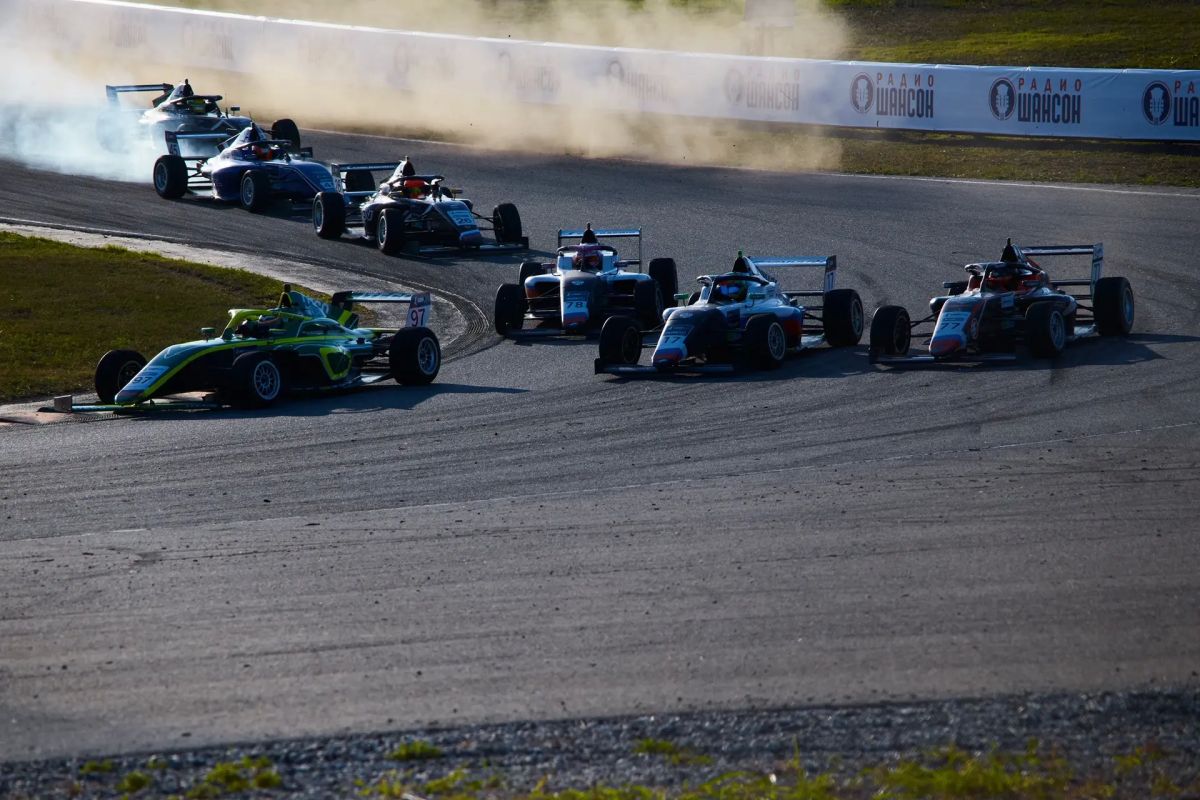 Жаркий этап SMP Formula 4 и новый рекордсмен чемпионата! Жаркий этап SMP Formula 4 и новый рекордсмен чемпионата!