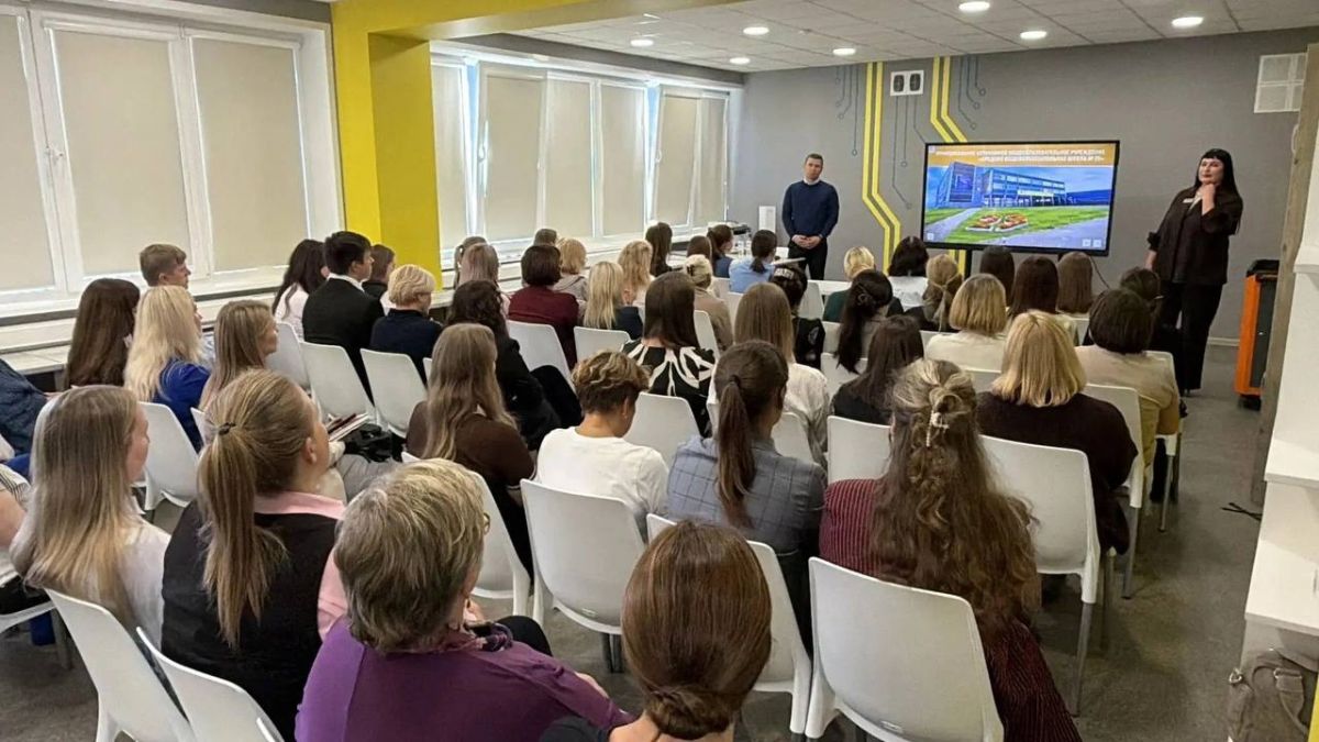 «Воспитание – дело трудное, и улучшение его условий – одна из священных обязанностей каждого человека», – говорил Константин Ушинский, выдающийся русский педагог, основоположник научной педагогики в России «Воспитание – дело трудное, и улучшение его условий – одна из священных обязанностей каждого человека», – говорил Константин Ушинский, выдающийся русский педагог, основоположник научной педагогики в России