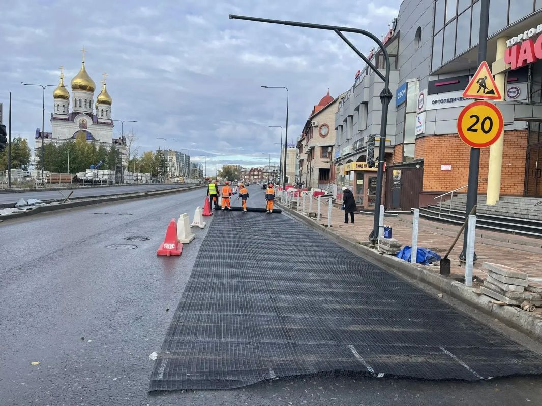 На площади Профсоюзов в Архангельске приступили к укладке последующих слоев асфальта на основном участке дороги На площади Профсоюзов в Архангельске приступили к укладке последующих слоев асфальта на основном участке дороги