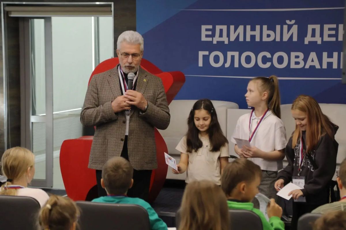 В Центре общественного наблюдения школьникам Архангельска рассказали о выборах В Центре общественного наблюдения школьникам Архангельска рассказали о выборах
