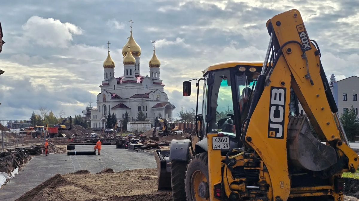 Сегодня на площади Профсоюзов стартовал ключевой этап - укладка верхних слоев асфальта на основной дороге Сегодня на площади Профсоюзов стартовал ключевой этап - укладка верхних слоев асфальта на основной дороге