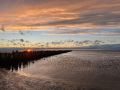 Даже если в дождливый день попросить у моря красивый закат, оно может вам его подарить