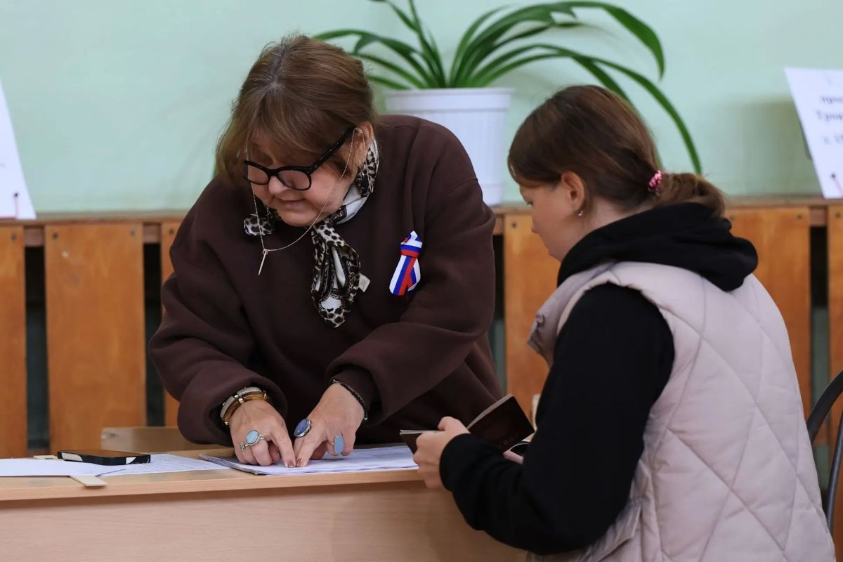 Уважаемые архангелогородцы, благодарю каждого, кто пришел на избирательные участки и принял участие в выборах депутатов Государственной Думы! Уважаемые архангелогородцы, благодарю каждого, кто пришел на избирательные участки и принял участие в выборах депутатов Государственной Думы!