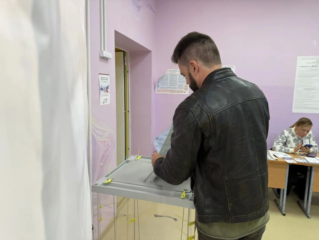 Уважаемые архангелогородцы, благодарю каждого, кто пришел на избирательные участки и принял участие в выборах депутатов Государственной Думы! Уважаемые архангелогородцы, благодарю каждого, кто пришел на избирательные участки и принял участие в выборах депутатов Государственной Думы!