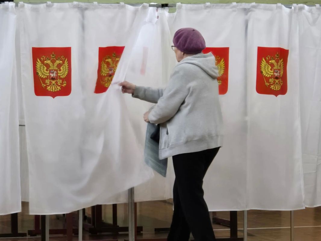 Уважаемые архангелогородцы, благодарю каждого, кто пришел на избирательные участки и принял участие в выборах депутатов Государственной Думы! Уважаемые архангелогородцы, благодарю каждого, кто пришел на избирательные участки и принял участие в выборах депутатов Государственной Думы!
