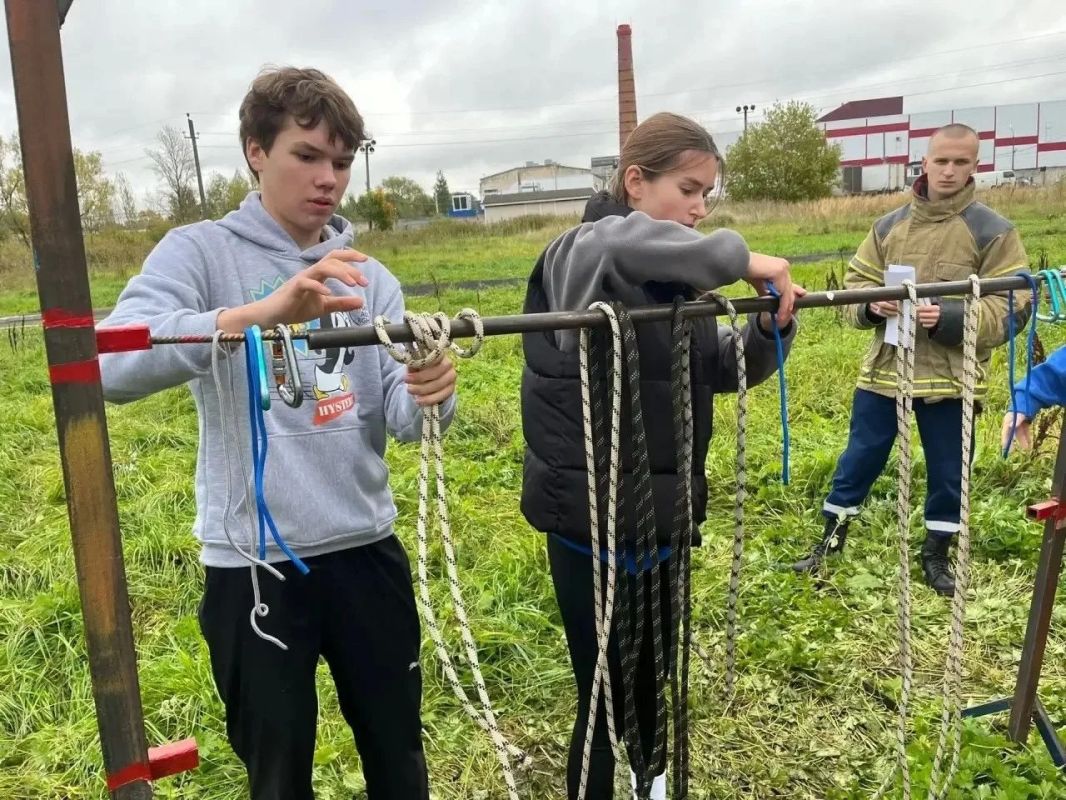 Отличные новости! Юные спасатели Поморья достойно представили регион на полуфинале всероссийских соревнований в Великом Новгороде Отличные новости! Юные спасатели Поморья достойно представили регион на полуфинале всероссийских соревнований в Великом Новгороде
