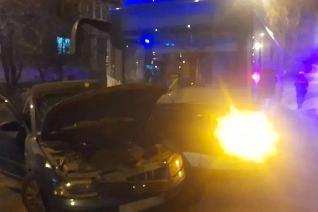 Сотрудники полиции устанавливают обстоятельства ДТП с участием автобуса Сотрудники полиции устанавливают обстоятельства ДТП с участием автобуса