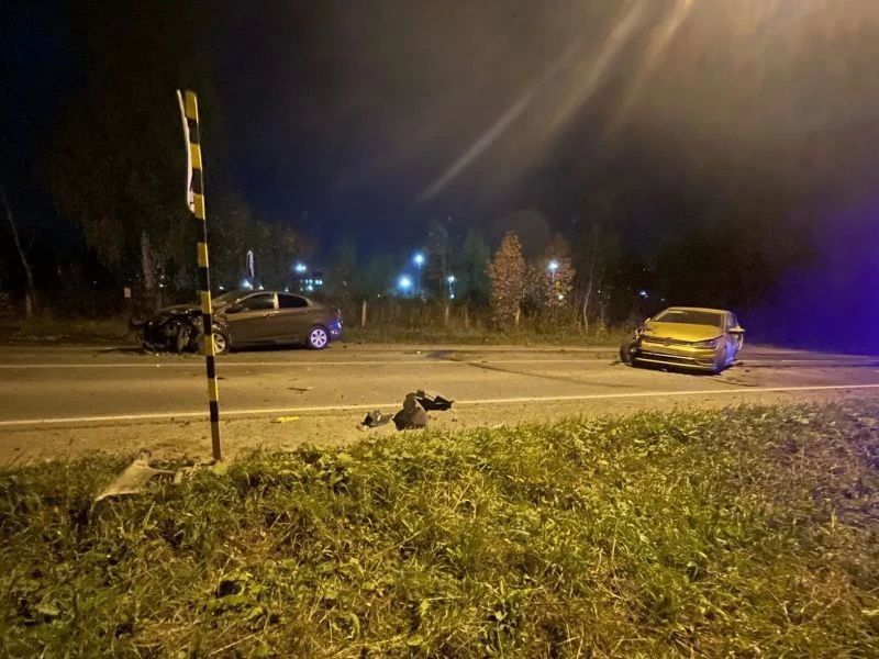 В Котласском округе полицейскими устанавливаются обстоятельства ДТП с участием трех автомобилей В Котласском округе полицейскими устанавливаются обстоятельства ДТП с участием трех автомобилей