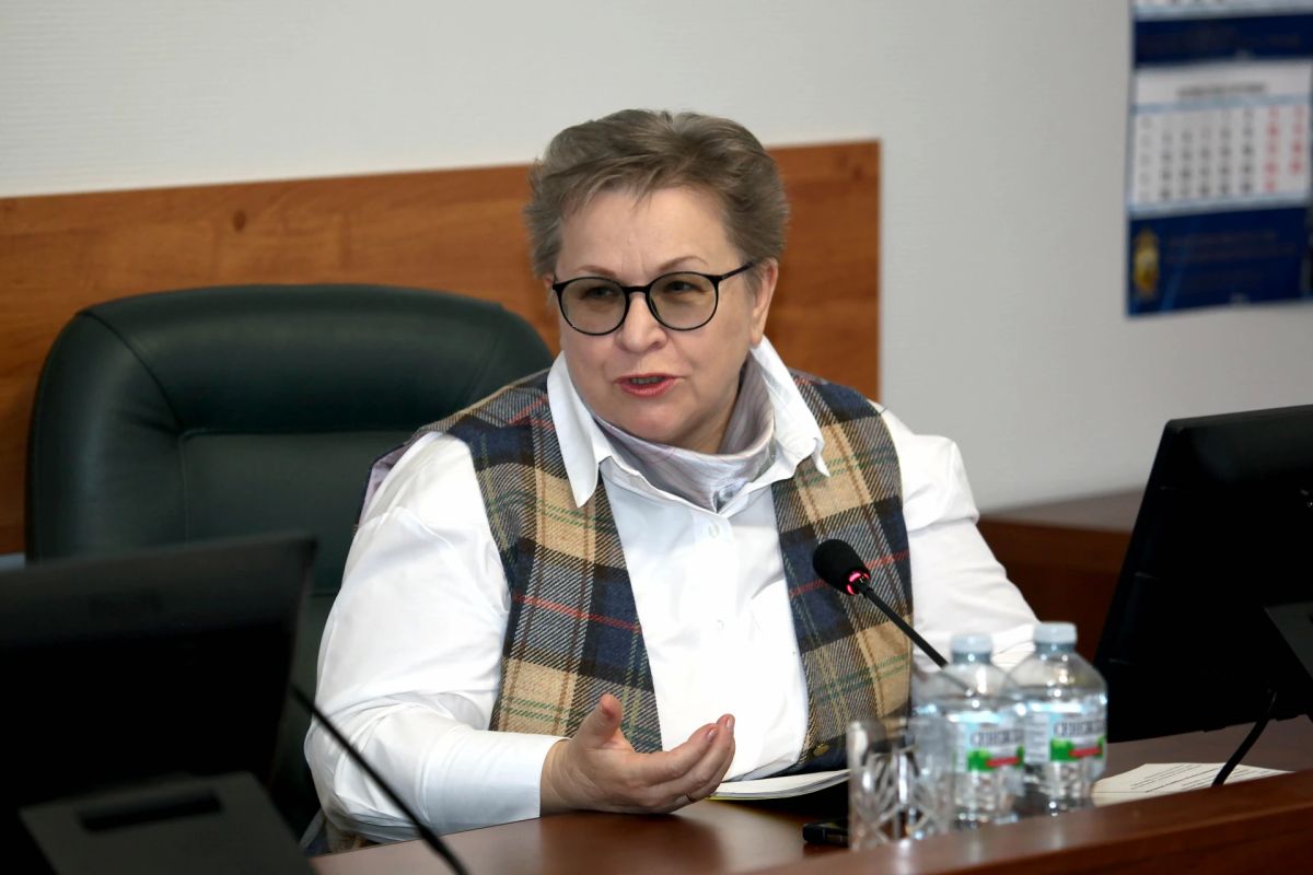 Член Общественного совета при УМВД России по Архангельской области доктор филологических наук Елена Ревовна Корниенко прочитала для сотрудников регионального Управления МВД просветительскую лекцию по теме «Россия –... Член Общественного совета при УМВД России по Архангельской области доктор филологических наук Елена Ревовна Корниенко прочитала для сотрудников регионального Управления МВД просветительскую лекцию по теме «Россия –...
