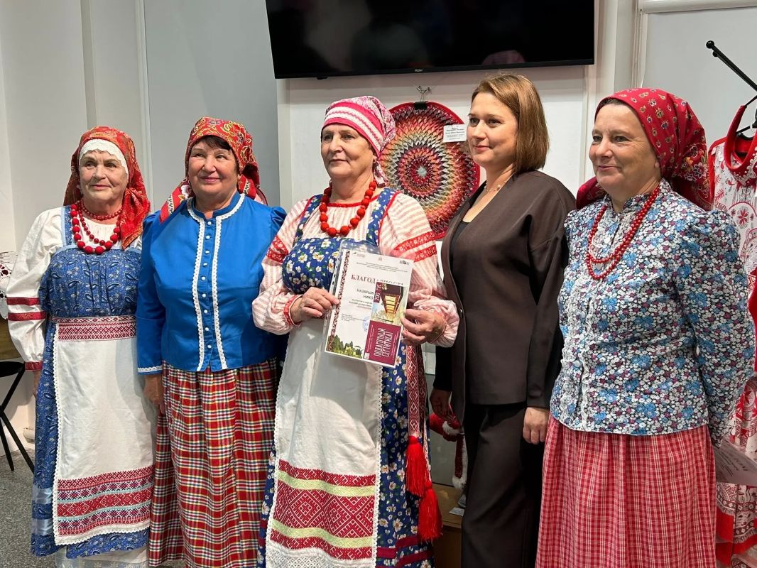ЛЮБО-ДОРОГО ГЛЯДЕТЬ!. В Верхнетоемском музее состоялось торжественное открытие новой выставки и награждение участников окружного конкурса «Верхнетоемские умельцы» ЛЮБО-ДОРОГО ГЛЯДЕТЬ!. В Верхнетоемском музее состоялось торжественное открытие новой выставки и награждение участников окружного конкурса «Верхнетоемские умельцы»