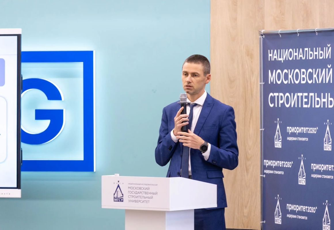 Статс-секретарь – заместитель руководителя Росреестра Алексей Бутовецкий выступил с очередной лекцией для слушателей 3 потока курса профессиональной переподготовки государственных гражданских служащих «Мастер проектного...