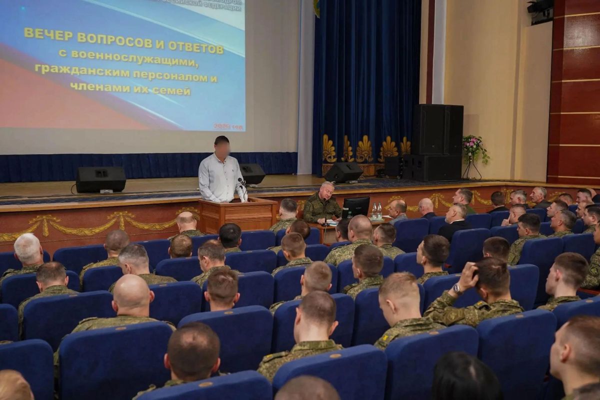 Полицейские рассказали военнослужащим космодрома о наиболее распространенных схемах мошенничества