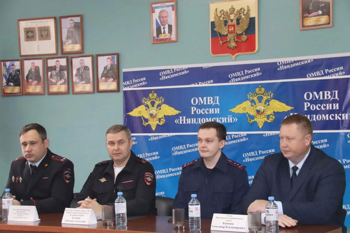 Сегодня врио заместителя начальника УМВД России по Архангельской области полковник полиции Дмитрий Беляков представил личному составу нового руководителя межмуниципального отдела МВД России «Няндомский»