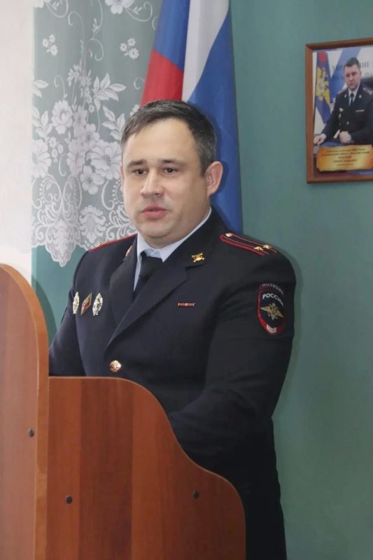 Сегодня врио заместителя начальника УМВД России по Архангельской области полковник полиции Дмитрий Беляков представил личному составу нового руководителя межмуниципального отдела МВД России «Няндомский» Сегодня врио заместителя начальника УМВД России по Архангельской области полковник полиции Дмитрий Беляков представил личному составу нового руководителя межмуниципального отдела МВД России «Няндомский»