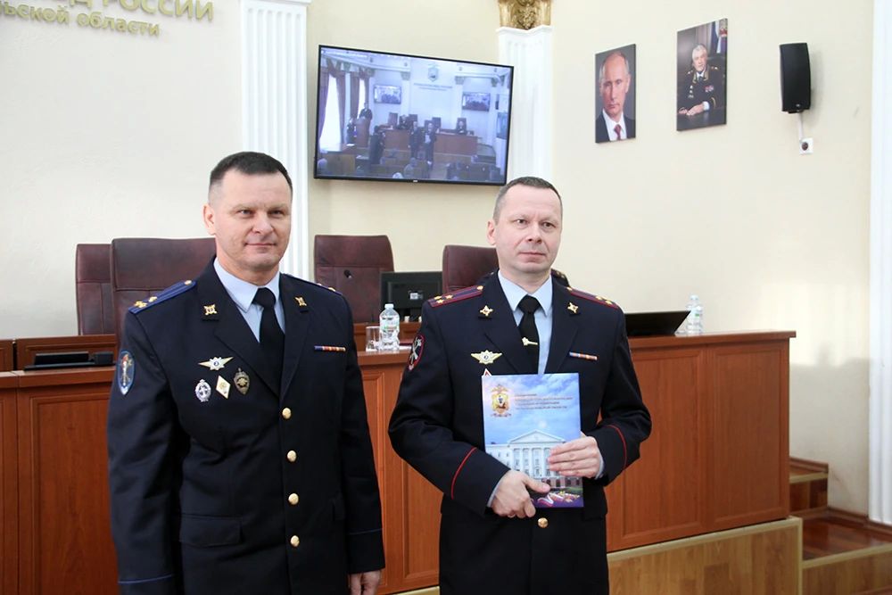Врио начальника регионального УМВД полковник юстиции Алексей Ситников поздравил с профессиональными праздниками сотрудников подразделений Управления Врио начальника регионального УМВД полковник юстиции Алексей Ситников поздравил с профессиональными праздниками сотрудников подразделений Управления