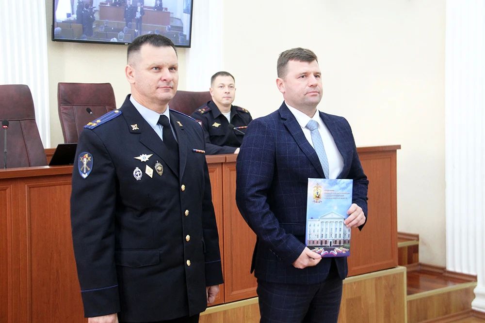 Врио начальника регионального УМВД полковник юстиции Алексей Ситников поздравил с профессиональными праздниками сотрудников подразделений Управления Врио начальника регионального УМВД полковник юстиции Алексей Ситников поздравил с профессиональными праздниками сотрудников подразделений Управления