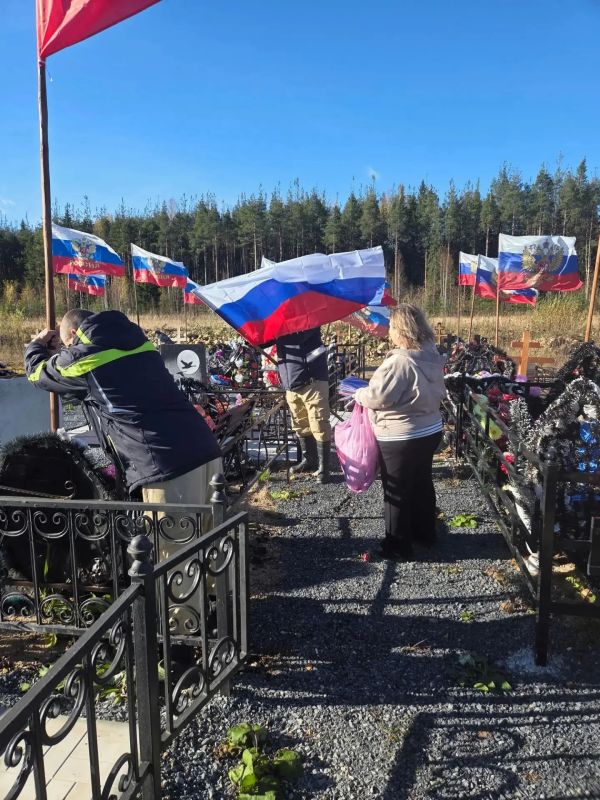 «Память — это действия»: на Аллее Славы в Мирном навели порядок «Память — это действия»: на Аллее Славы в Мирном навели порядок