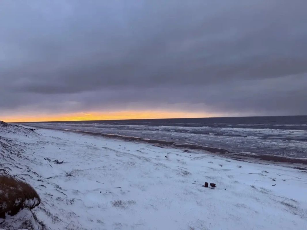 «Михаил Сомов» работает у берегов Чукотки