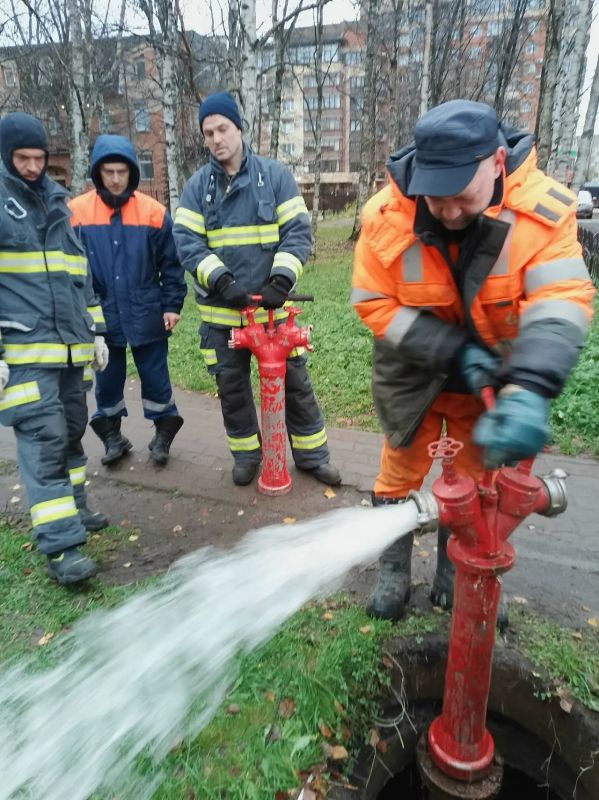 В Архангельске проверяют пожарные гидранты
