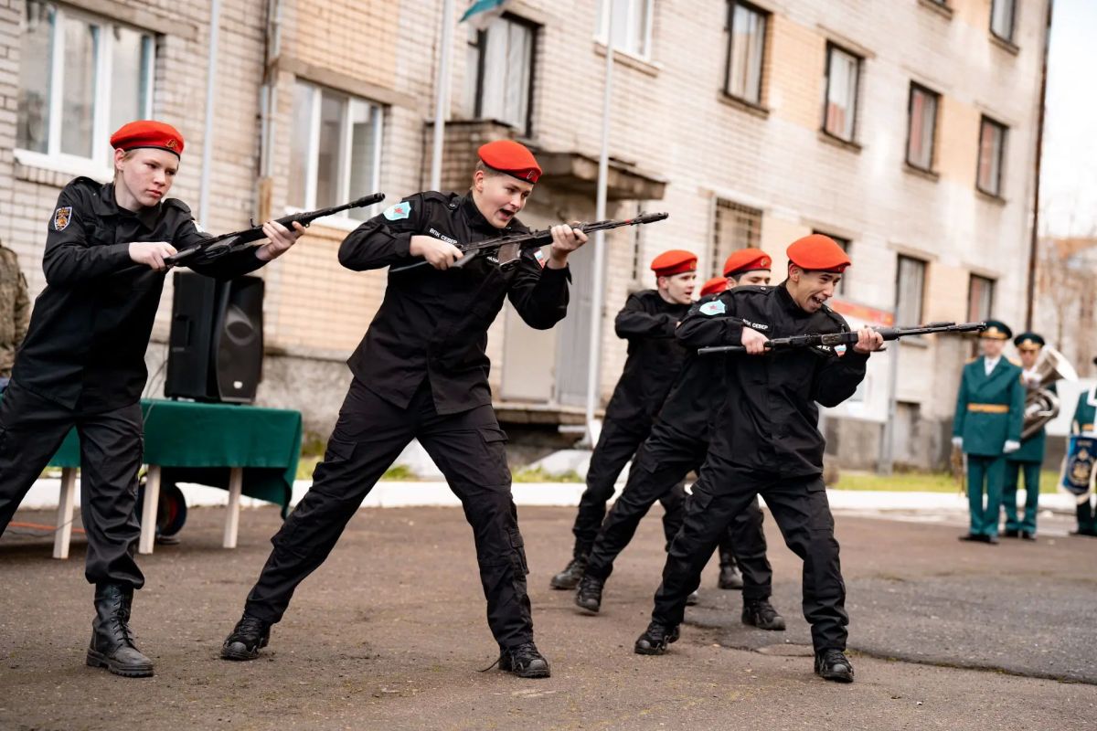 В Архангельске прошла очередная торжественная отправка новобранцев к местам прохождения службы В Архангельске прошла очередная торжественная отправка новобранцев к местам прохождения службы