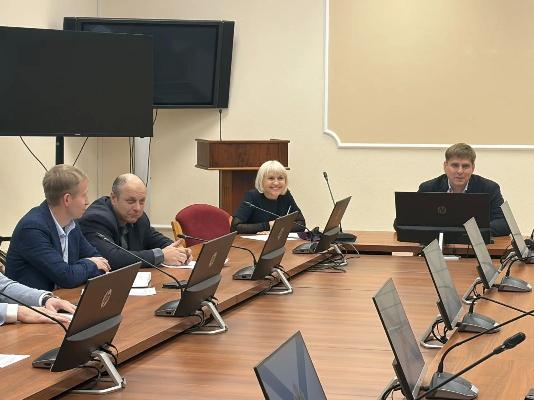 В Архангельске прошло заседание общественного совета министерства транспорта региона - обсудили развитие глубоководного порта и работу региональной транспортной службы В Архангельске прошло заседание общественного совета министерства транспорта региона - обсудили развитие глубоководного порта и работу региональной транспортной службы