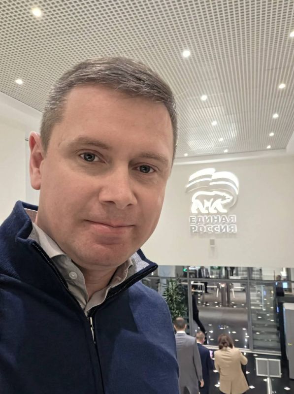 Игорь Арсентьев: Рабочую неделю завершаем в Центральном исполкоме партии "Единая Россия", где проходит большой образовательный семинар для депутатов нашей фракции