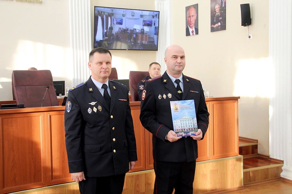 Врио начальника регионального УМВД поздравил с профессиональным праздником сотрудников подразделений дознания Врио начальника регионального УМВД поздравил с профессиональным праздником сотрудников подразделений дознания