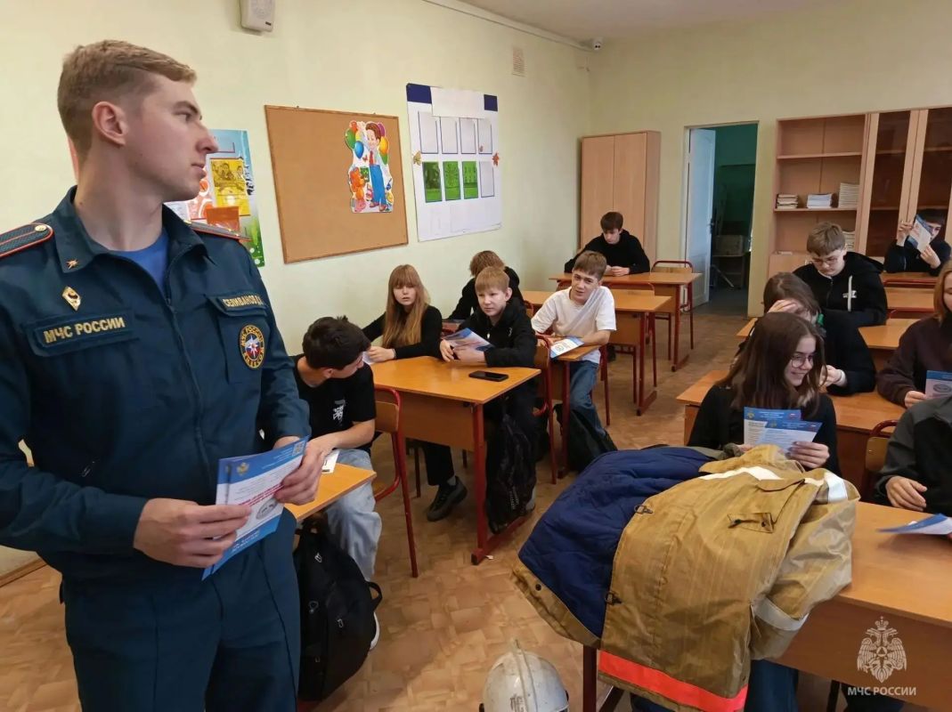Школьникам рассказали о профессии пожарного Школьникам рассказали о профессии пожарного