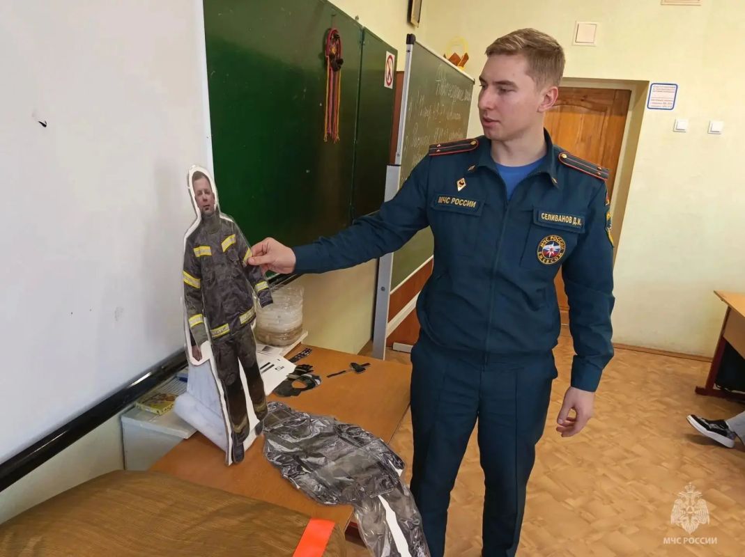 Школьникам рассказали о профессии пожарного Школьникам рассказали о профессии пожарного