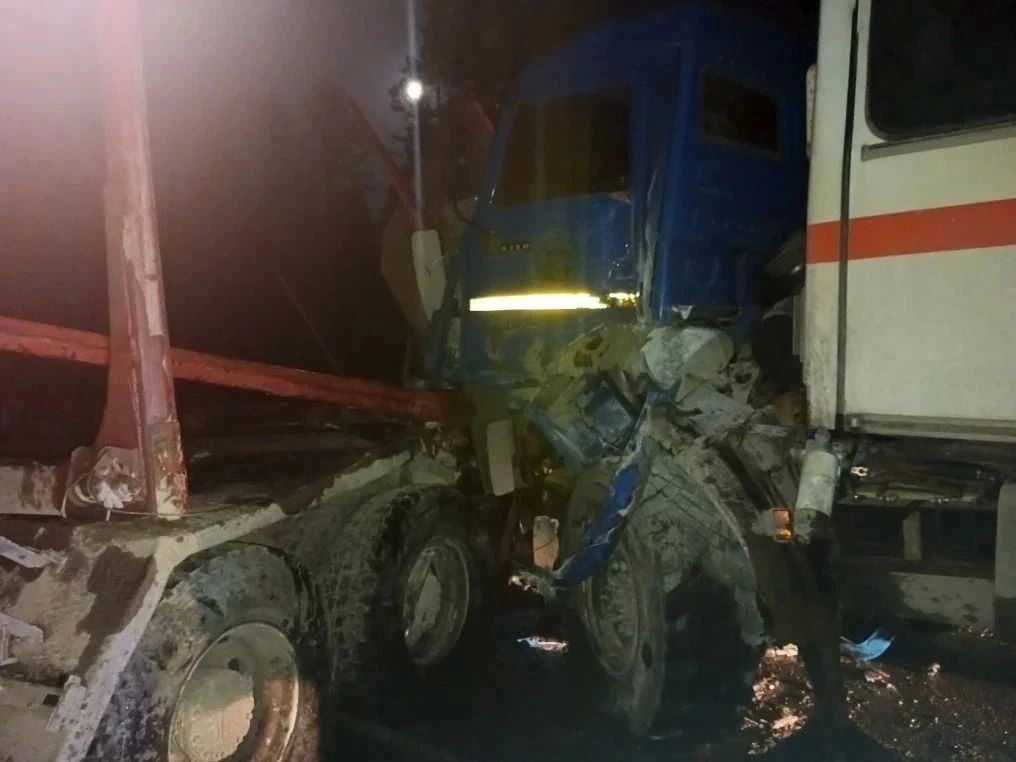 В Плесецком округе сотрудниками Госавтоинспекции устанавливаются обстоятельства ДТП с участием шести транспортных средств В Плесецком округе сотрудниками Госавтоинспекции устанавливаются обстоятельства ДТП с участием шести транспортных средств