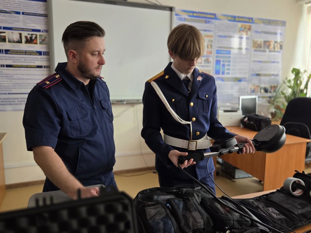 Офицеры следственного управления организовали практическое занятие для учащихся кадетских классов СК России Офицеры следственного управления организовали практическое занятие для учащихся кадетских классов СК России
