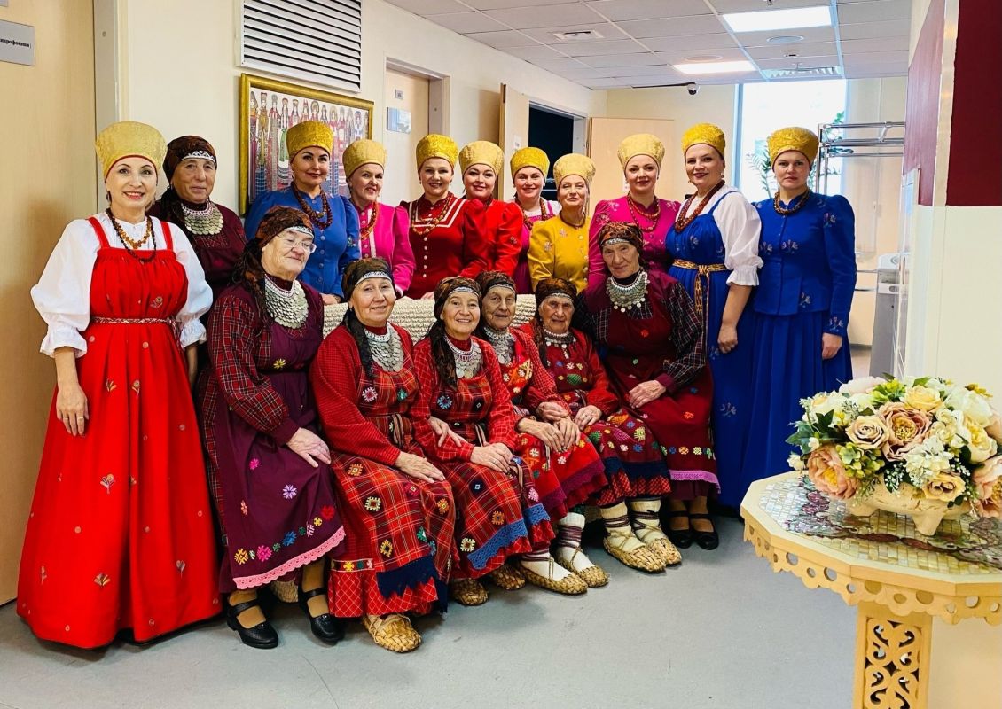 Карпогорский народный хор выступил на финальном гала-концерте проекта «Родники. Истоки» на сцене театра «Русская песня» в Москве Карпогорский народный хор выступил на финальном гала-концерте проекта «Родники. Истоки» на сцене театра «Русская песня» в Москве