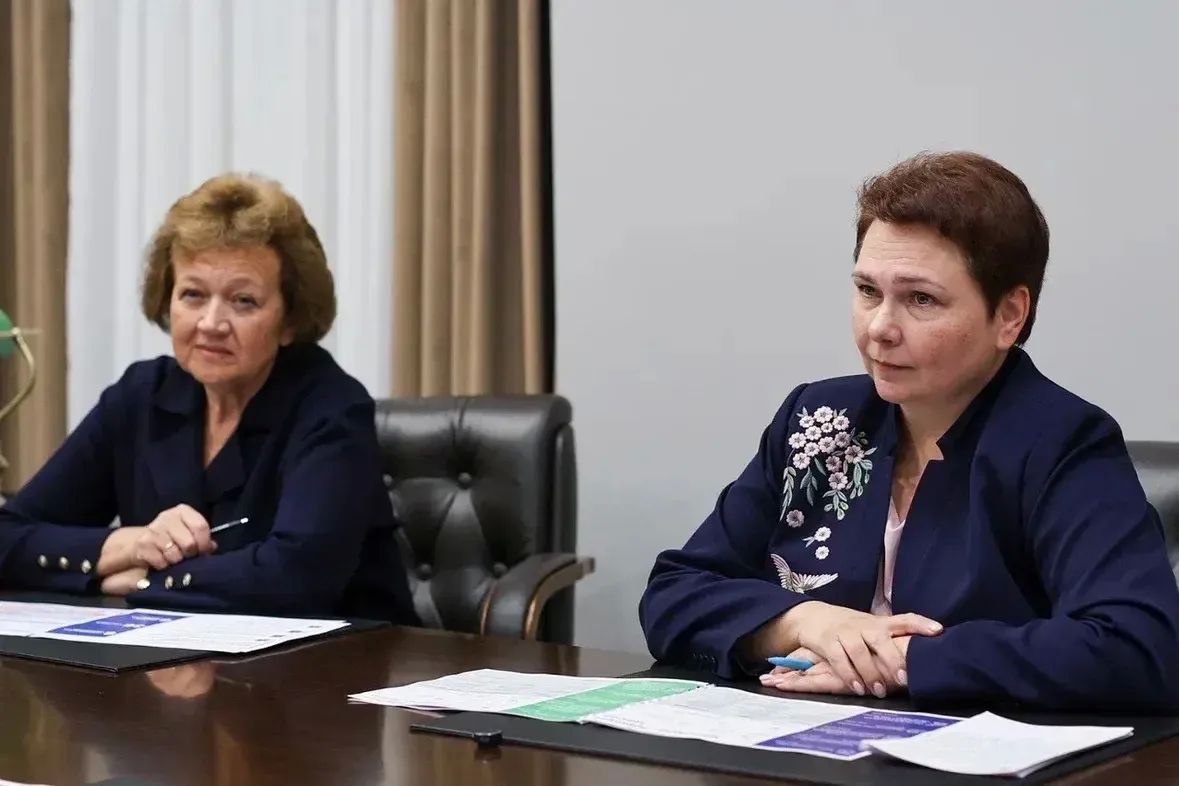 Александр Цыбульский: С директором Корпоративного университета правительства Архангельской области Людмилой Силуановой обсудили новый формат подготовки муниципальных команд – для этого переформатируем региональный проект... Александр Цыбульский: С директором Корпоративного университета правительства Архангельской области Людмилой Силуановой обсудили новый формат подготовки муниципальных команд – для этого переформатируем региональный проект...