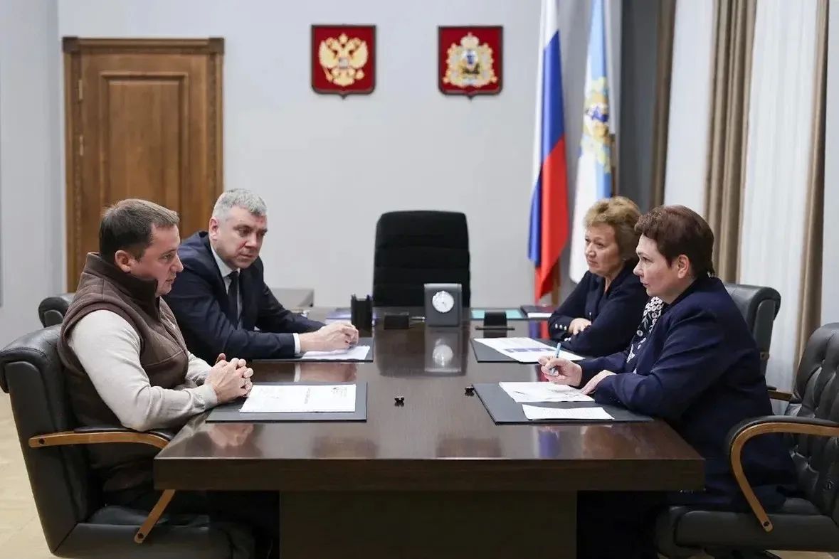 Александр Цыбульский: С директором Корпоративного университета правительства Архангельской области Людмилой Силуановой обсудили новый формат подготовки муниципальных команд – для этого переформатируем региональный проект...