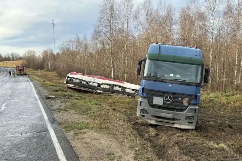 В Няндомском округе в результате дорожно-транспортного происшествия произошел разлив топлива В Няндомском округе в результате дорожно-транспортного происшествия произошел разлив топлива