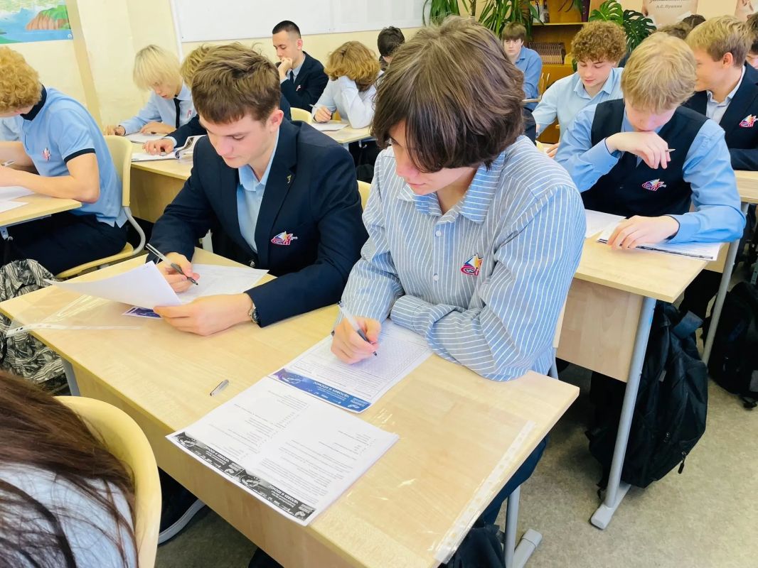 «Человек и космос»: космические классы Мирного написали всероссийский диктант «Человек и космос»: космические классы Мирного написали всероссийский диктант