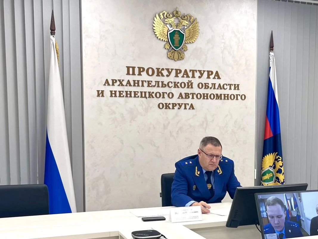 Прокурор области и автономного округа провёл личный приём жителей трёх округов Прокурор области и автономного округа провёл личный приём жителей трёх округов