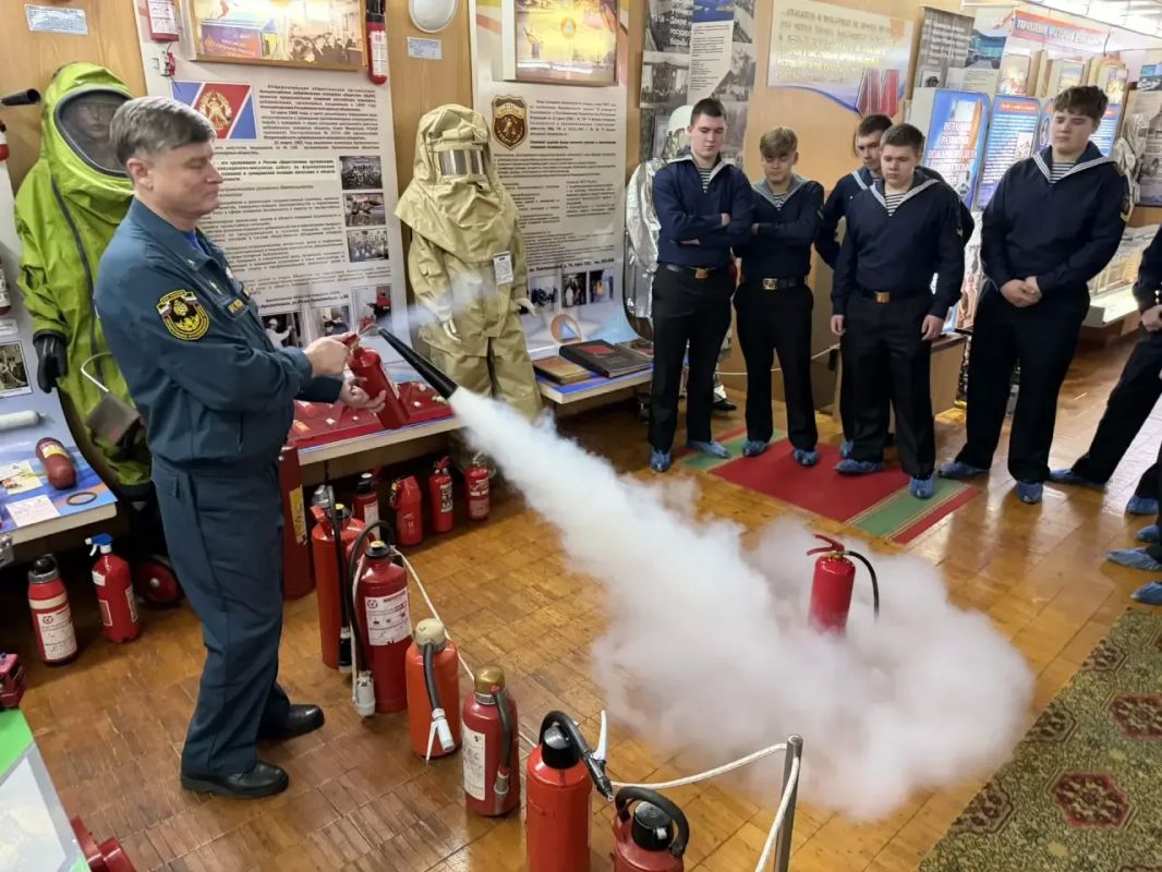 Все в музей!. С началом учебного года в Архангельске вновь открыла двери пожарно-техническая выставка Главного управления МЧС России по Архангельской области Все в музей!. С началом учебного года в Архангельске вновь открыла двери пожарно-техническая выставка Главного управления МЧС России по Архангельской области