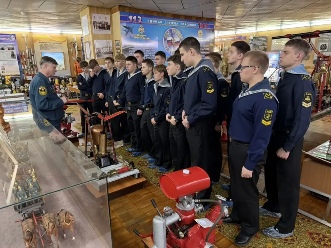 Все в музей!. С началом учебного года в Архангельске вновь открыла двери пожарно-техническая выставка Главного управления МЧС России по Архангельской области Все в музей!. С началом учебного года в Архангельске вновь открыла двери пожарно-техническая выставка Главного управления МЧС России по Архангельской области