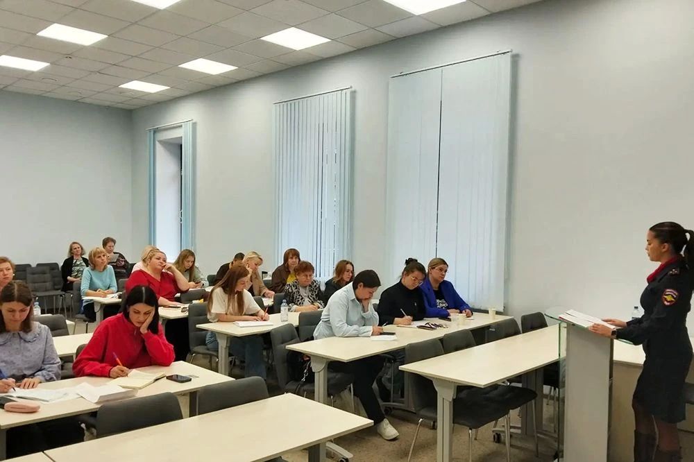 Сотрудники УМВД России по Архангельской области встретились с педагогами образовательных организаций Сотрудники УМВД России по Архангельской области встретились с педагогами образовательных организаций